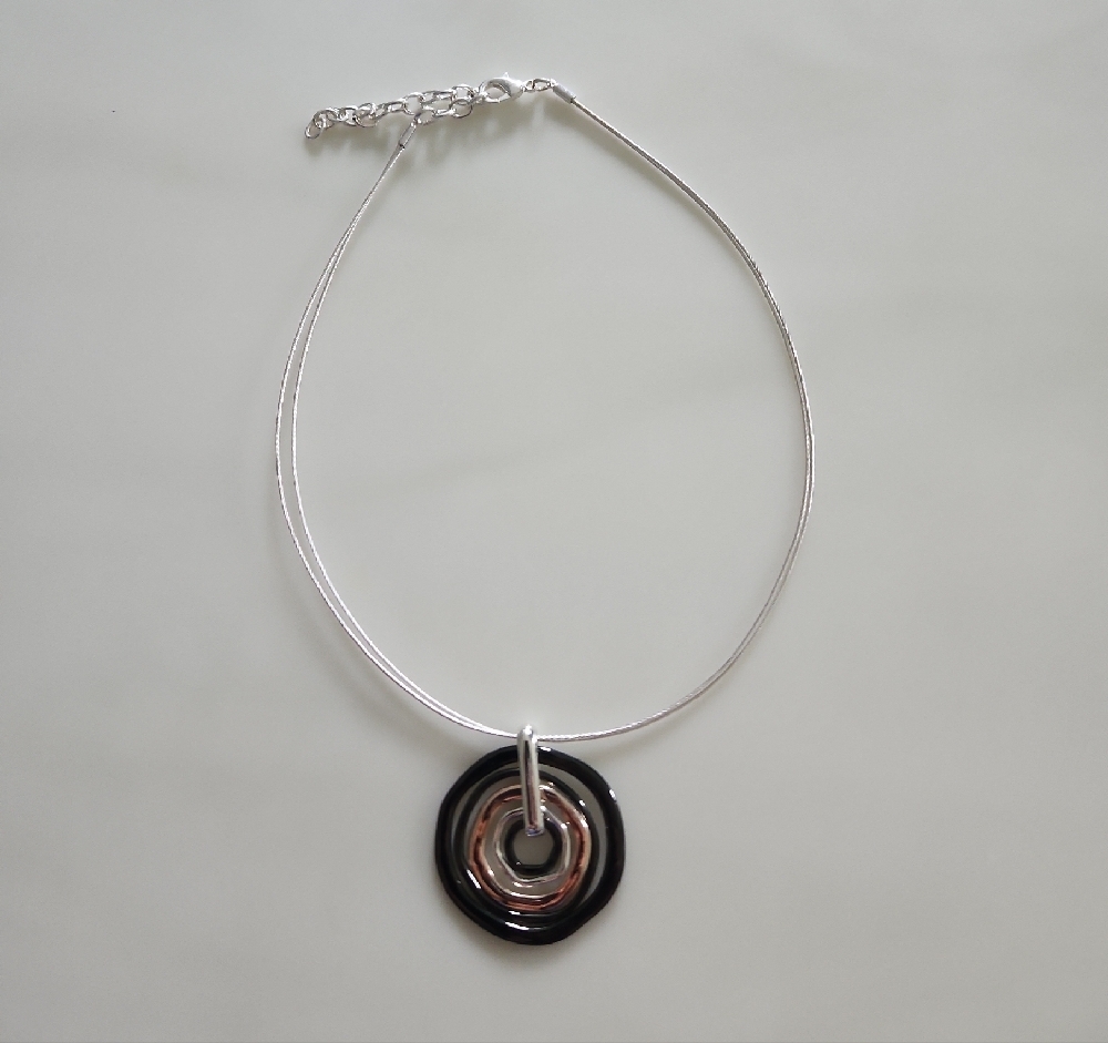 Elegant Wire Silver and Black 3 Tone Round Pendant Necklace.